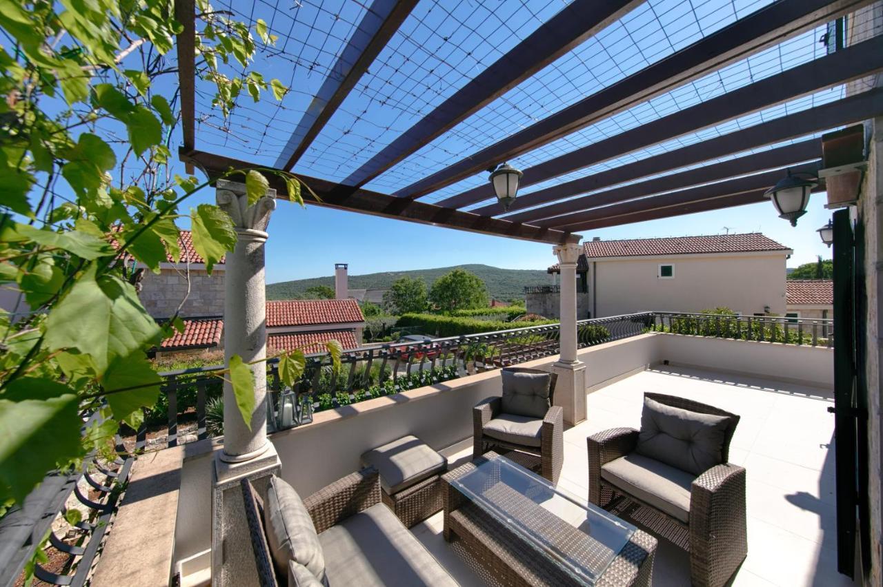 Villa Demi Pucisca Esterno foto